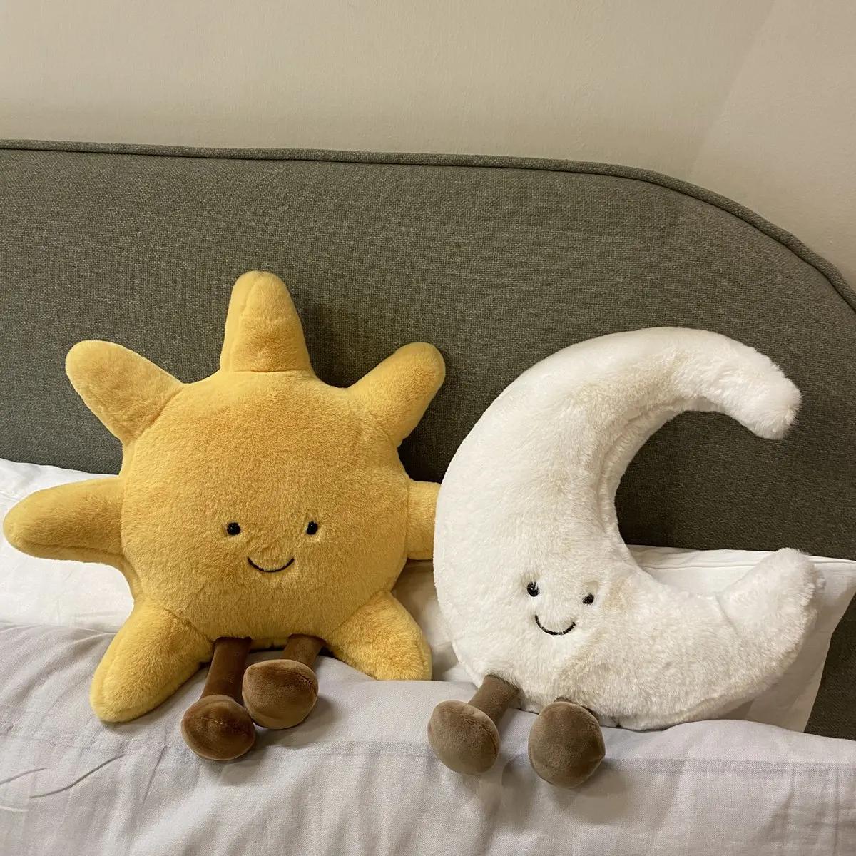 Adorable sourire visage blanc lune jaune soleil peluche peluche mignon dessin animé météo peluche jo