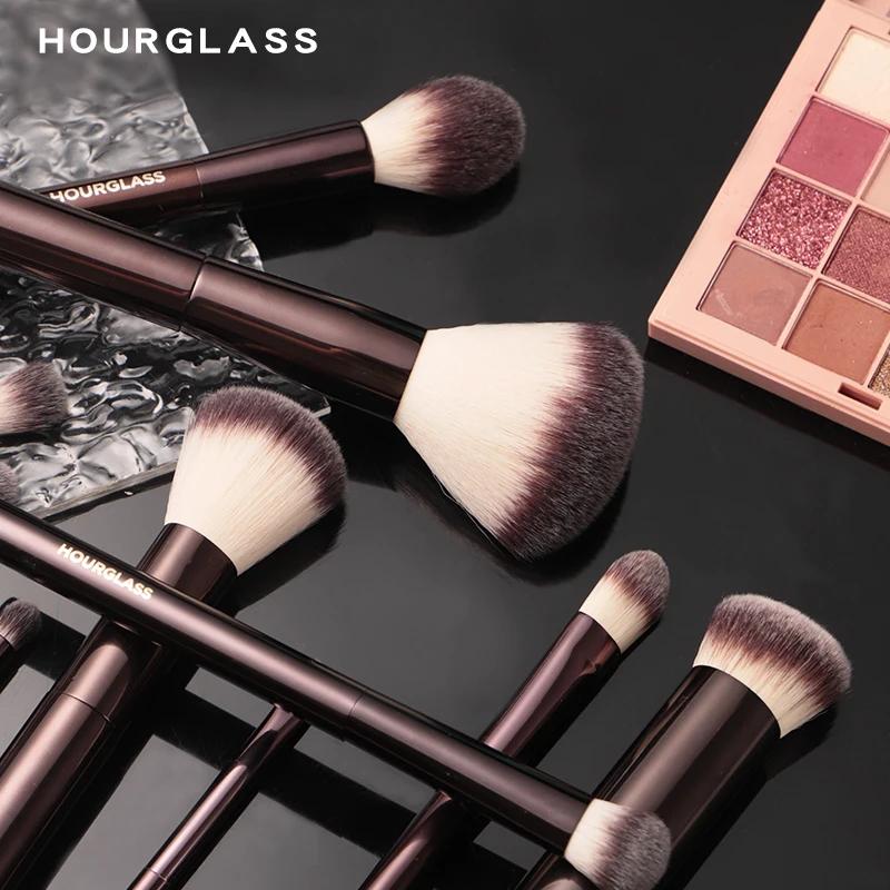 Ensemble et Kit de pinceaux de maquillage sablier comprenant fond de teint en poudre correcteur fard