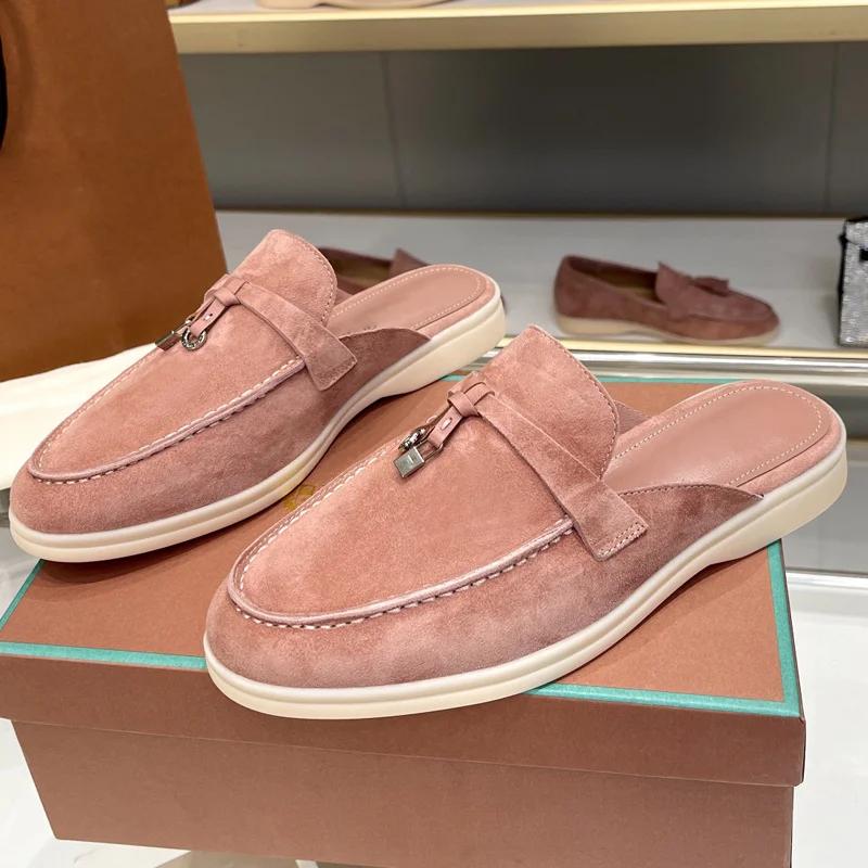 Mules plates en cuir de cerf à bout rond et pompon pour femme, style britannique |   Chaussons Confo