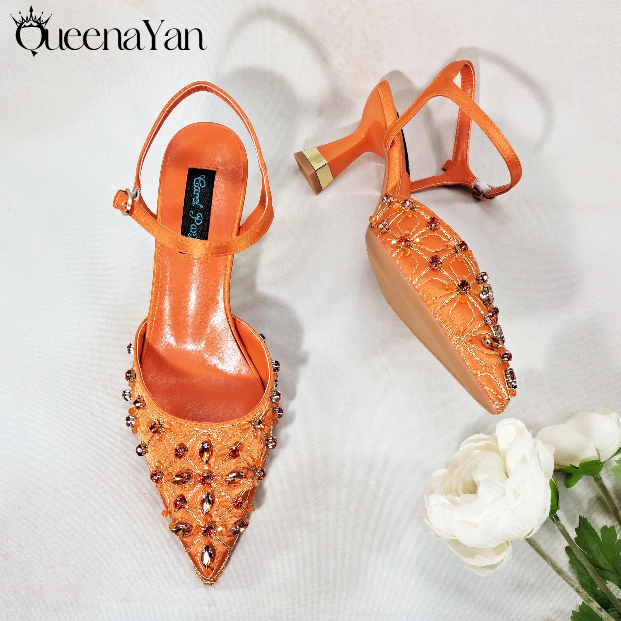 Queena Yan Le meilleur cadeau : Chaussures à bout pointu avec perles brodées au design doux Sandales