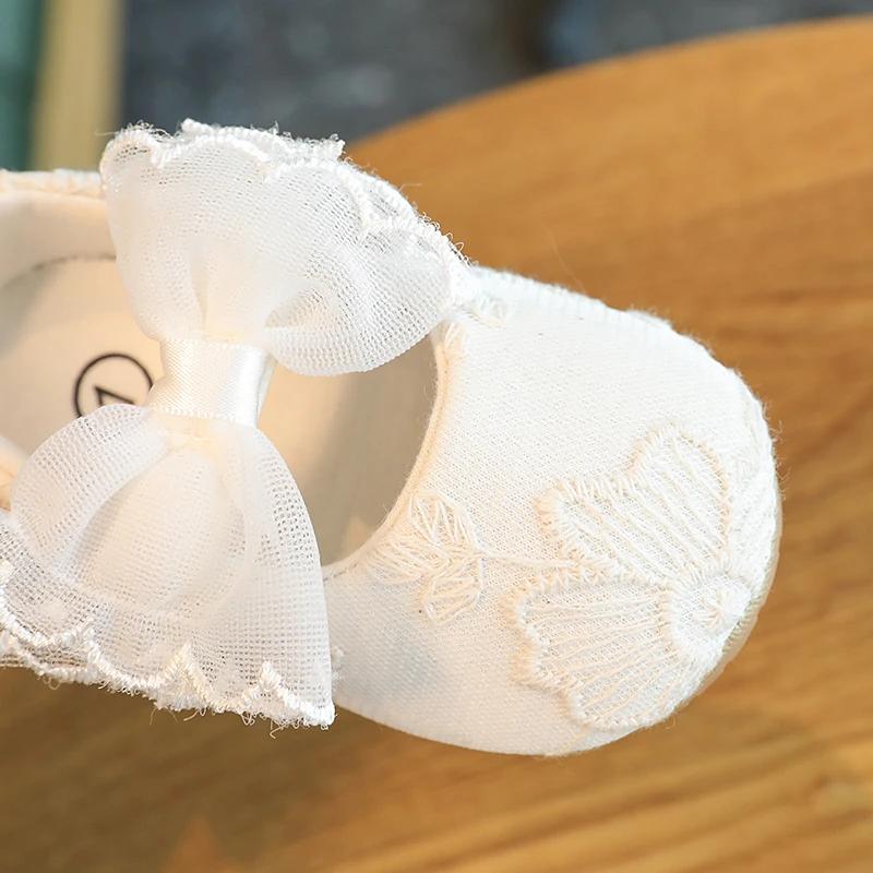 Mignon blanc dentelle bébé fille princesse chaussures bébé mocassins Moccs chaussures nœud frange se