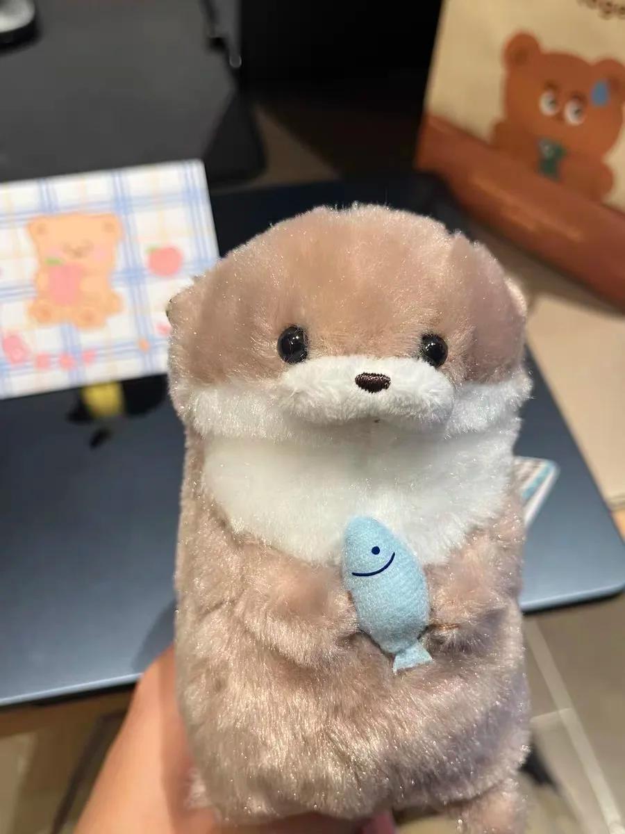 Mignon petite loutre câlin poisson en peluche poupée pendentif poupée cadeau mignon fille coeur port