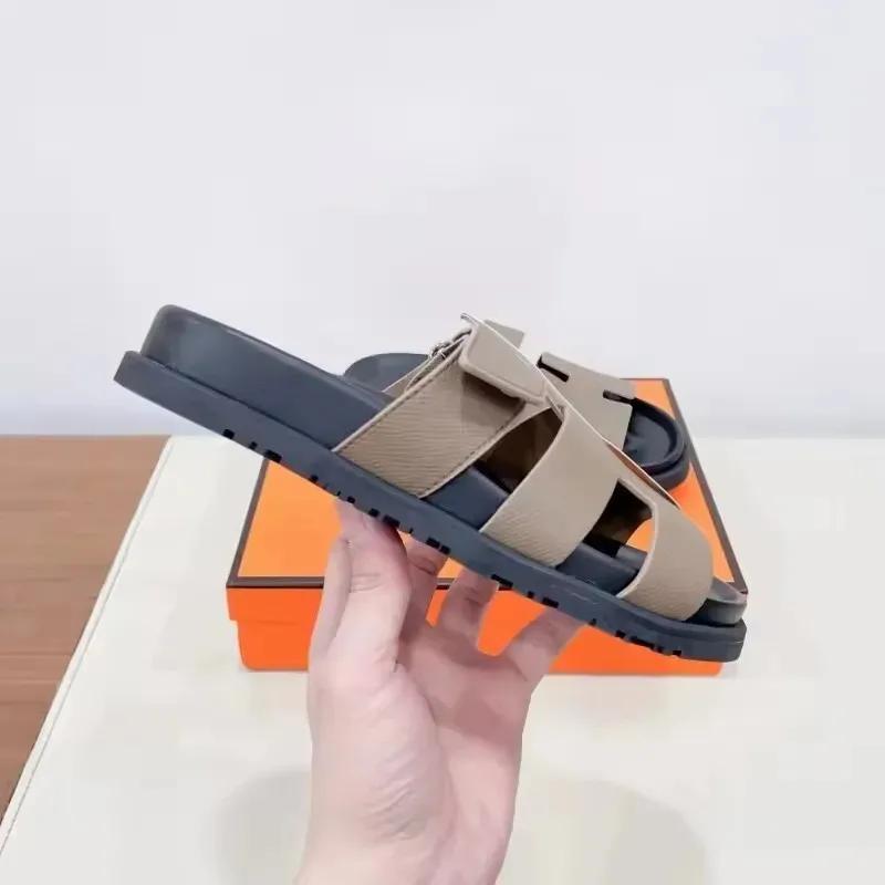 Sandales élégantes en cuir marron : qualité supérieure, confort et design moderne.