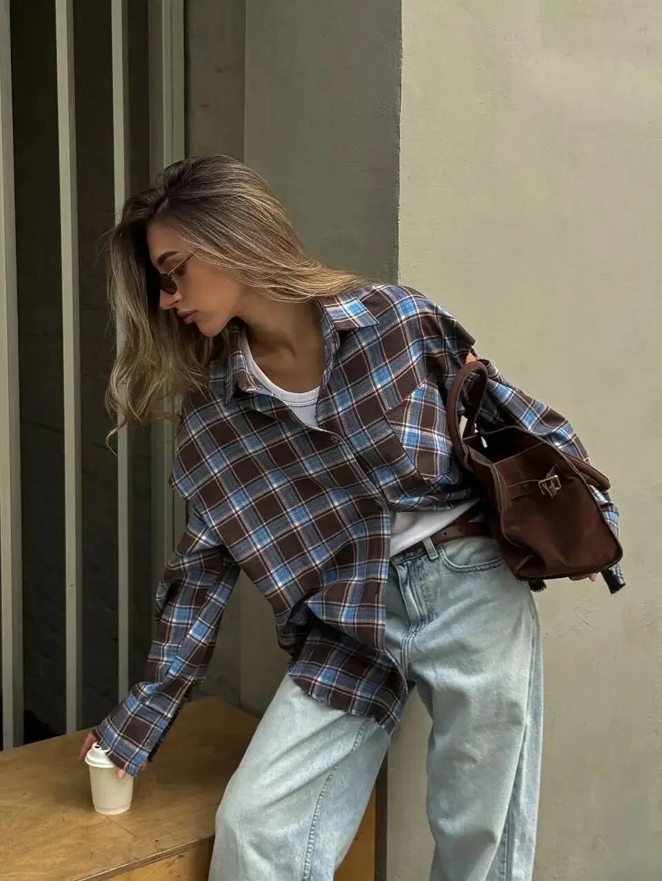 Chemise à motif à carreaux tendance pour femmes, élégante, col à revers, manches longues, simple bou