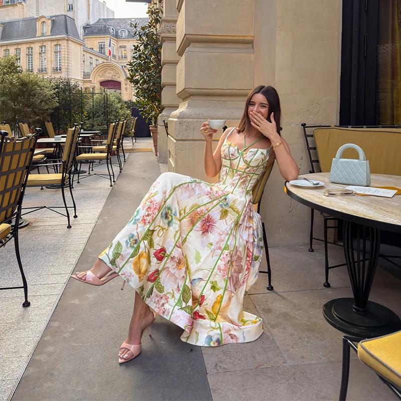 Robe longue élégante à imprimé floral pour femme, taille cintrée, ourlet à volants, idéale pour l'ét
