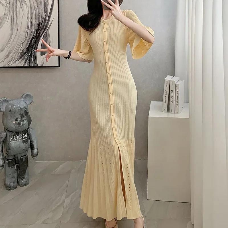 Robe tricotée française ajourée à la mode, style d'été, amincissante, ligne a, manches courtes, robe