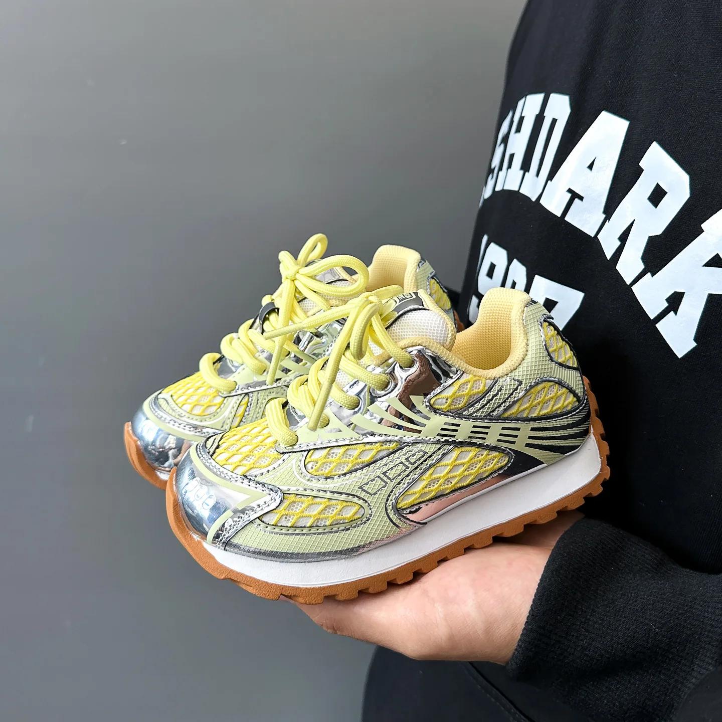 Baskets respirantes en maille de caoutchouc métallique pour enfants, chaussures de marche décontract