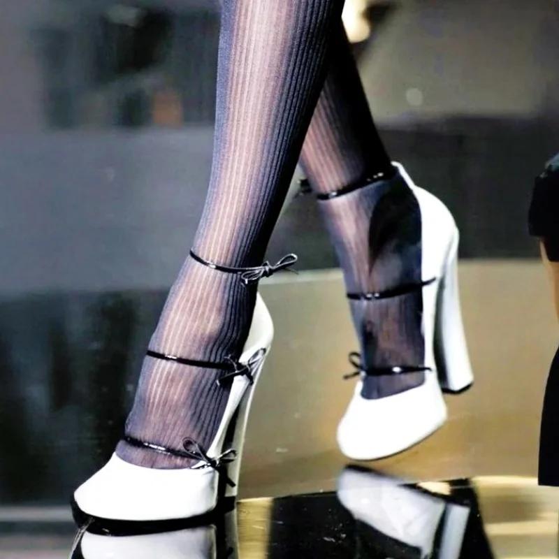 Chaussures à talons hauts en cuir verni avec nœud papillon Arden Furtado, bout rond, talons épais, e