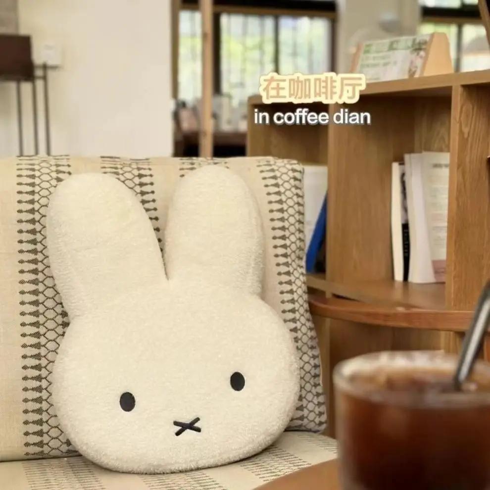 Miffy – poupée en peluche yeux noirs, jouet mignon, oreiller de lit Kawaii, doux et confortable, cou