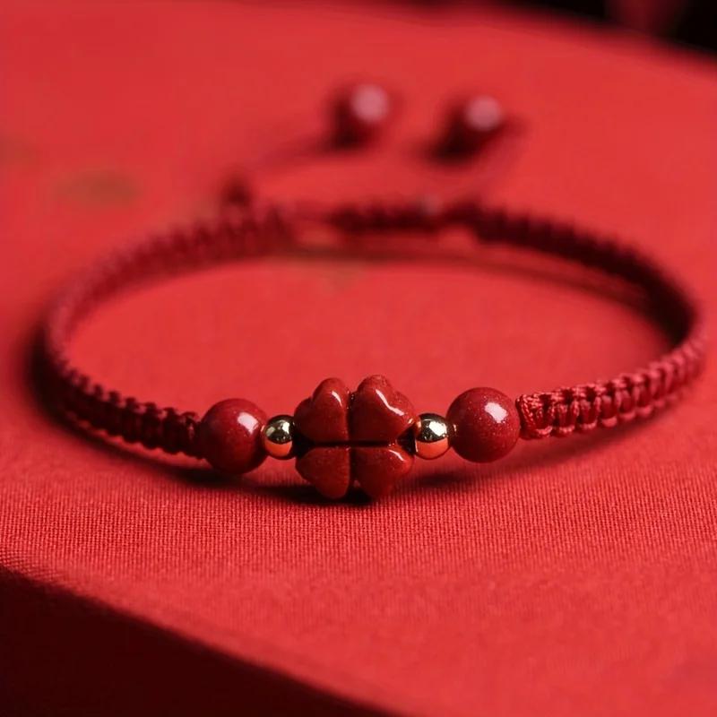 Bracelet tressé en cordon rouge porte-bonheur – Breloque de paix et de bonheur en trèfle à quatre fe