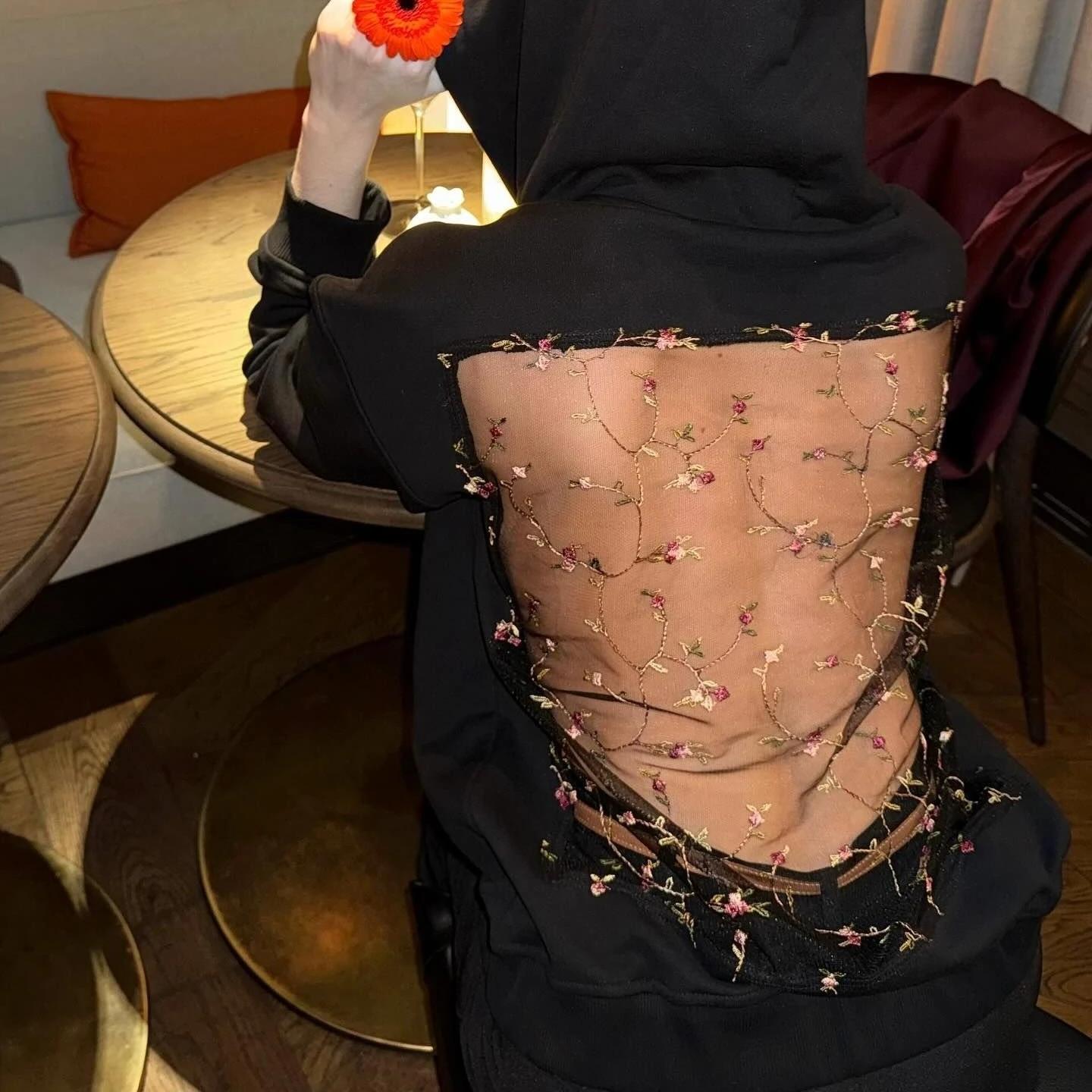 Sweat à capuche en maille creuse pour femmes, dos nu, manches longues, couleur unie, haut décontract