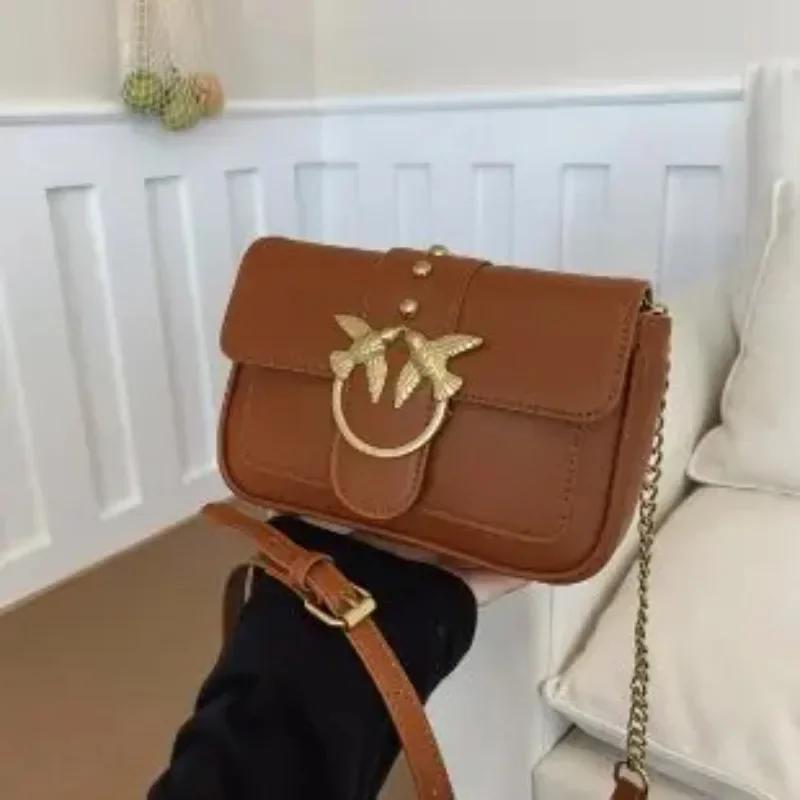 Sac à langer, élégant, unique et luxueux, conçu par une marque, pour femme, au style élégant et clas