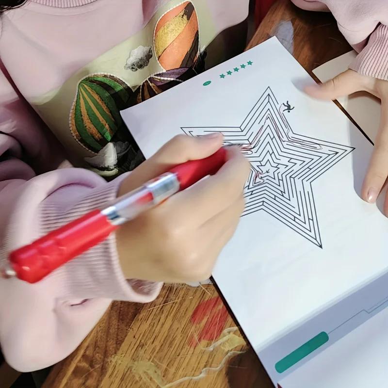 Livre de jeux de labyrinthes pour enfants de 32 pages pour l'entraînement à la concentration des élè