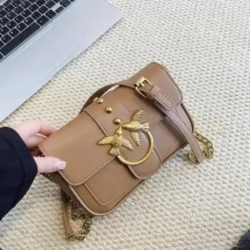 Sac à langer, élégant, unique et luxueux, conçu par une marque, pour femme, au style élégant et clas
