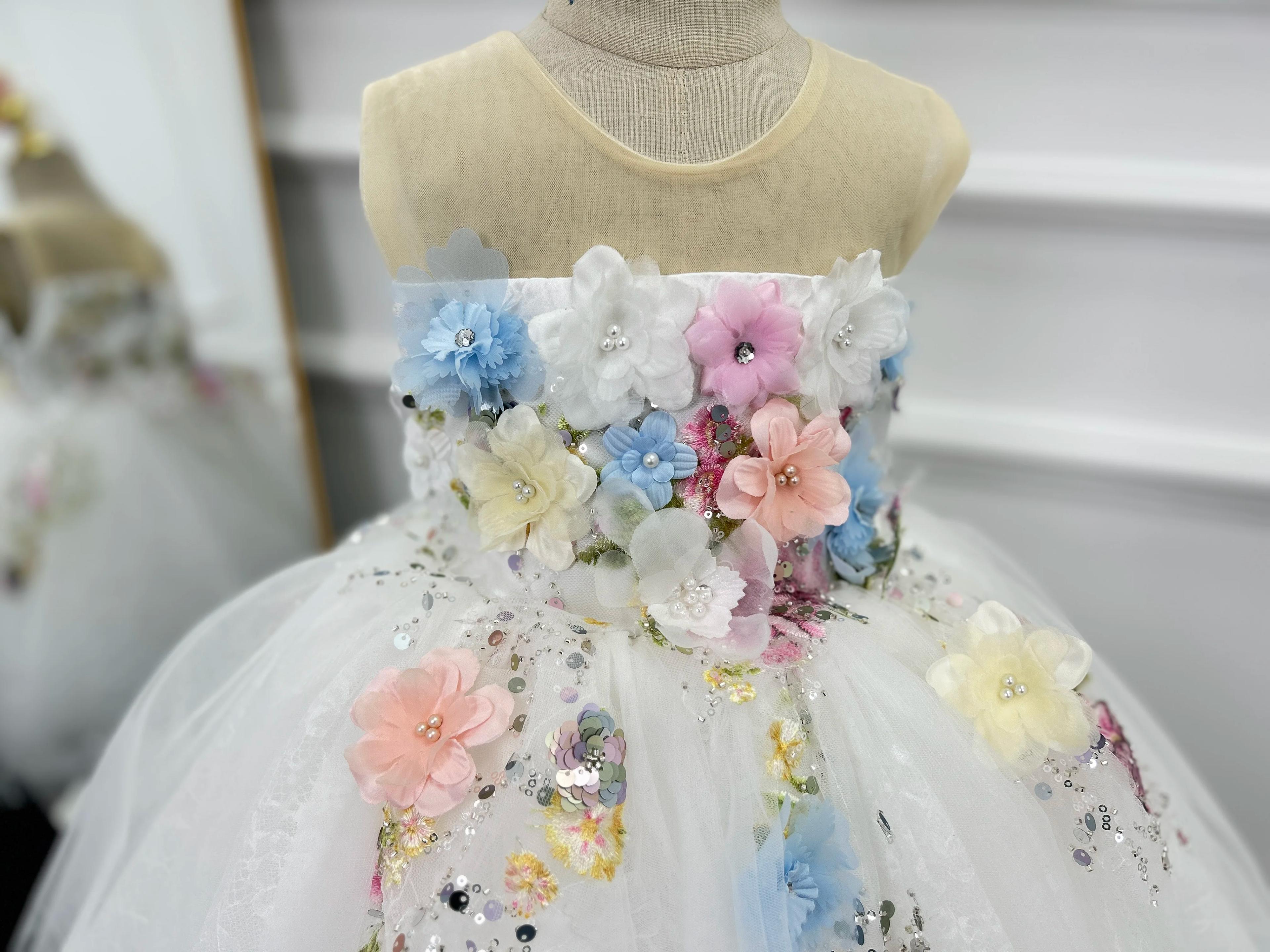 Robe courte blanche pour filles, robe à pétales Mori, petit hôte, spectacle de fleurs, gaze légère d