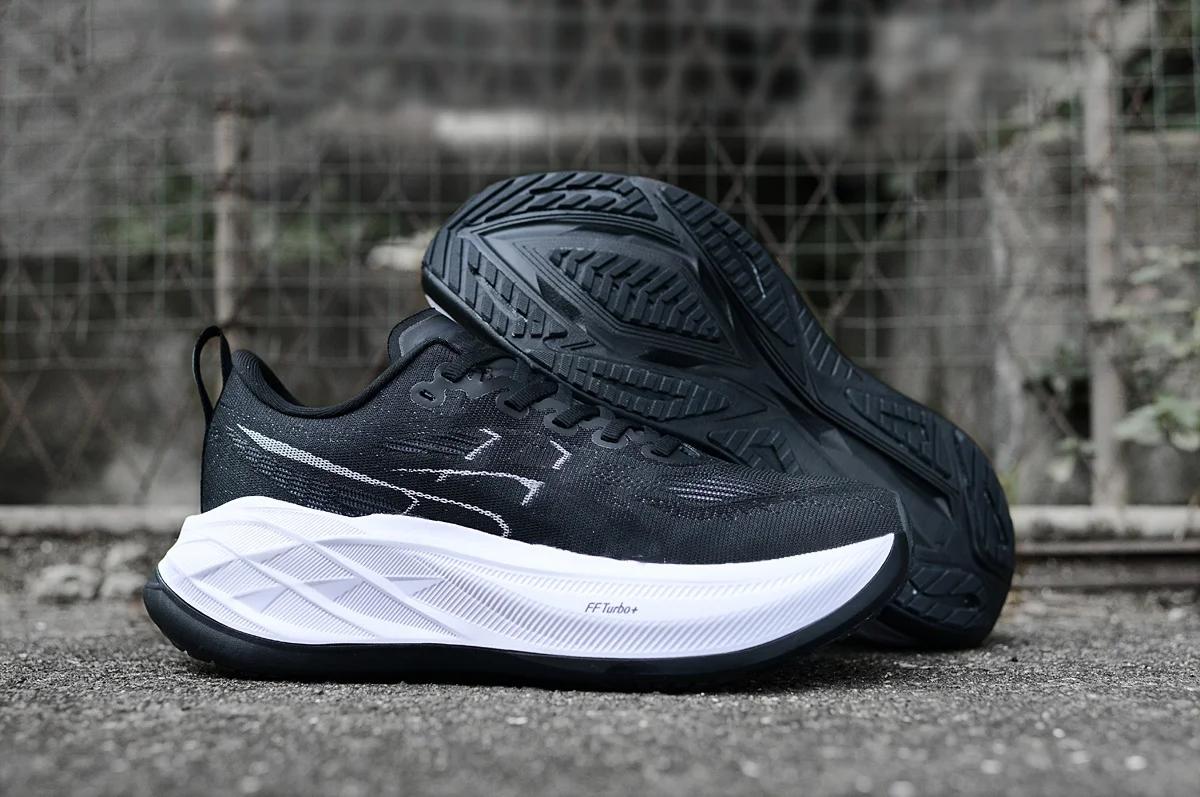 New Men Women Comfortable Runner Shoes Unisex Breathable Ultralight Outdoor Running Casual Sneakers 