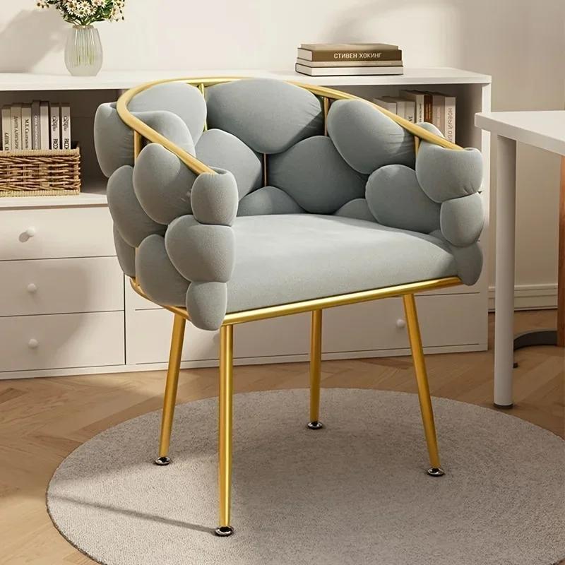 Coiffeuse élégante pour filles, chaise à dossier parfaite pour le maquillage de la chambre à coucher