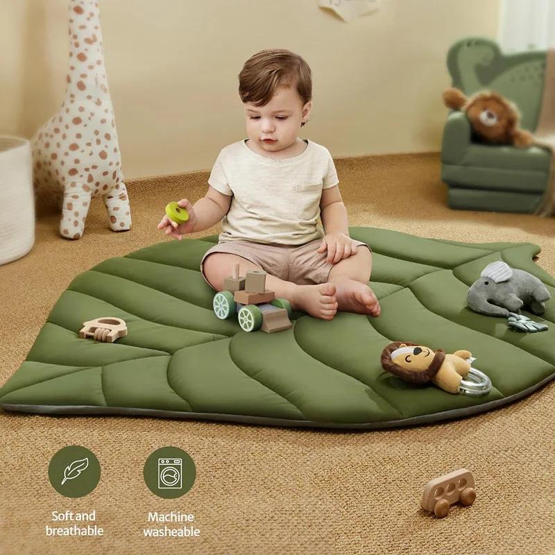 Tapis d'éveil pour bébé avec arche d'activités, coussin, livre en tissu et jouets suspendus