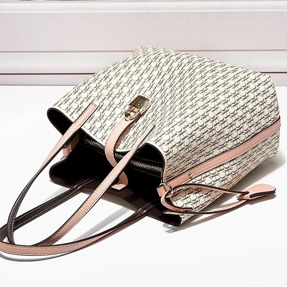 Sac fourre-tout CH Exquisite Monogram avec accroche-cadenas, bretelles de qualité supérieure, coutur