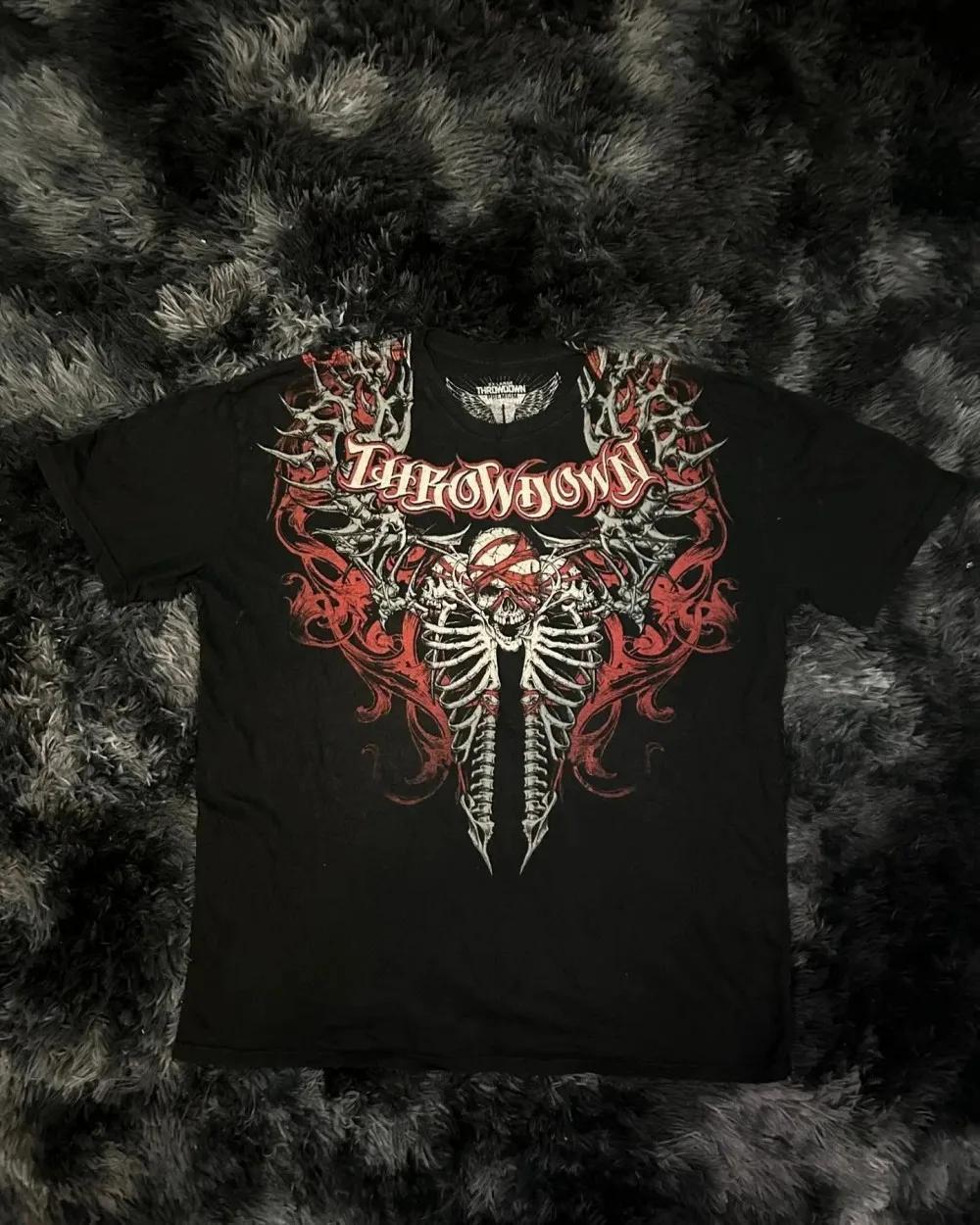 T-shirt homme été col rond doux et respirant imprimé gothique lettres, os, ailes et crânes, style eu