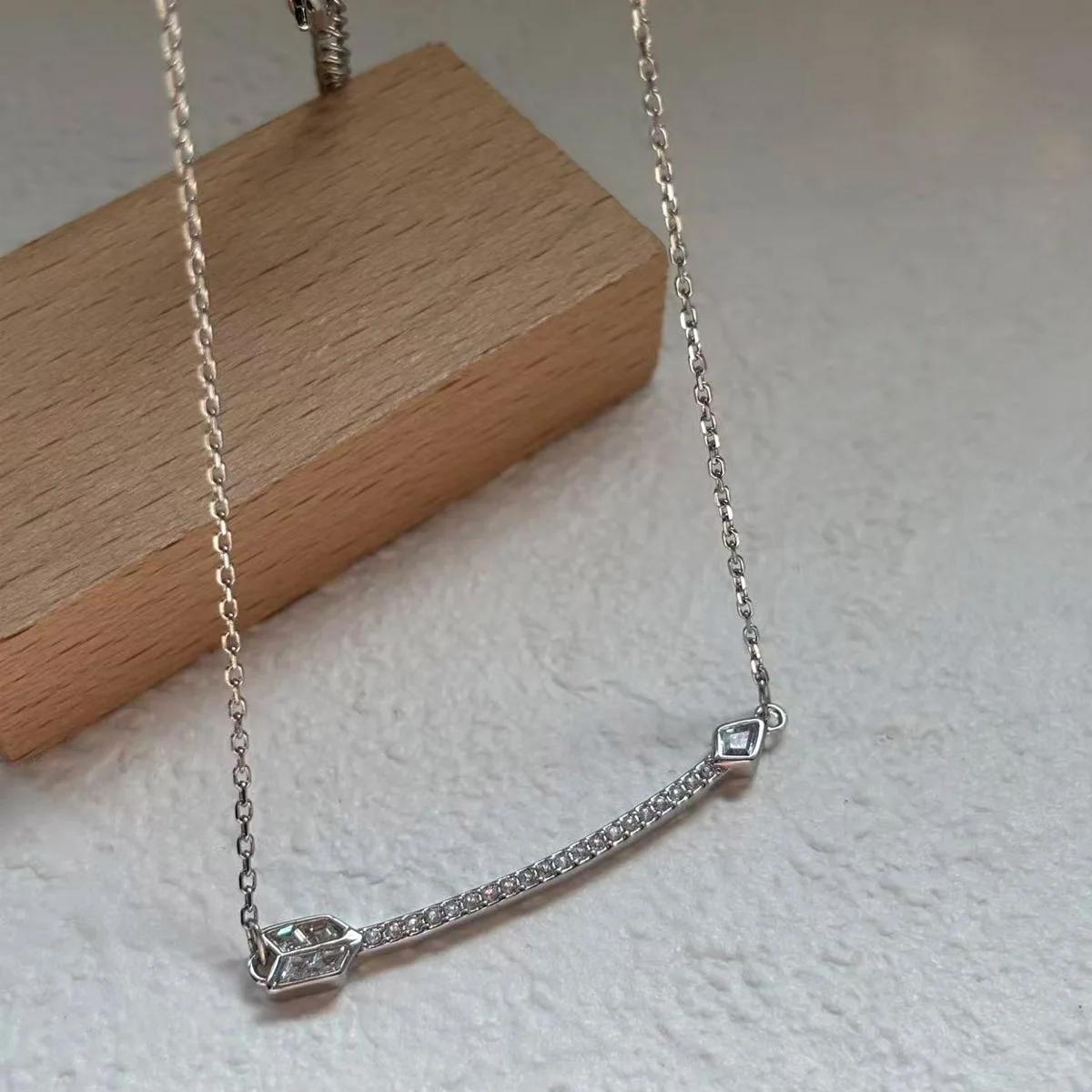 Nouvel ensemble de bijoux raffinés 2026 : Boucles d'oreilles flèche en or et cristal, collier, boucl