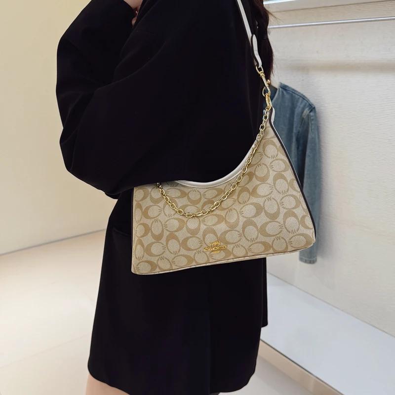 Sac à couches de luxe imperméable avec doublure spéciale qui garde les articles au sec et propres pa