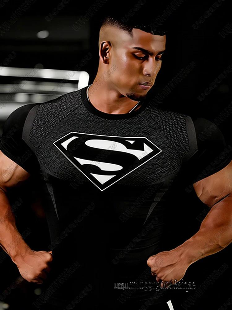 T-shirt de fitness imprimé Superman de DC Comics pour hommes, coupe ajustée, pour l'entraînement en 