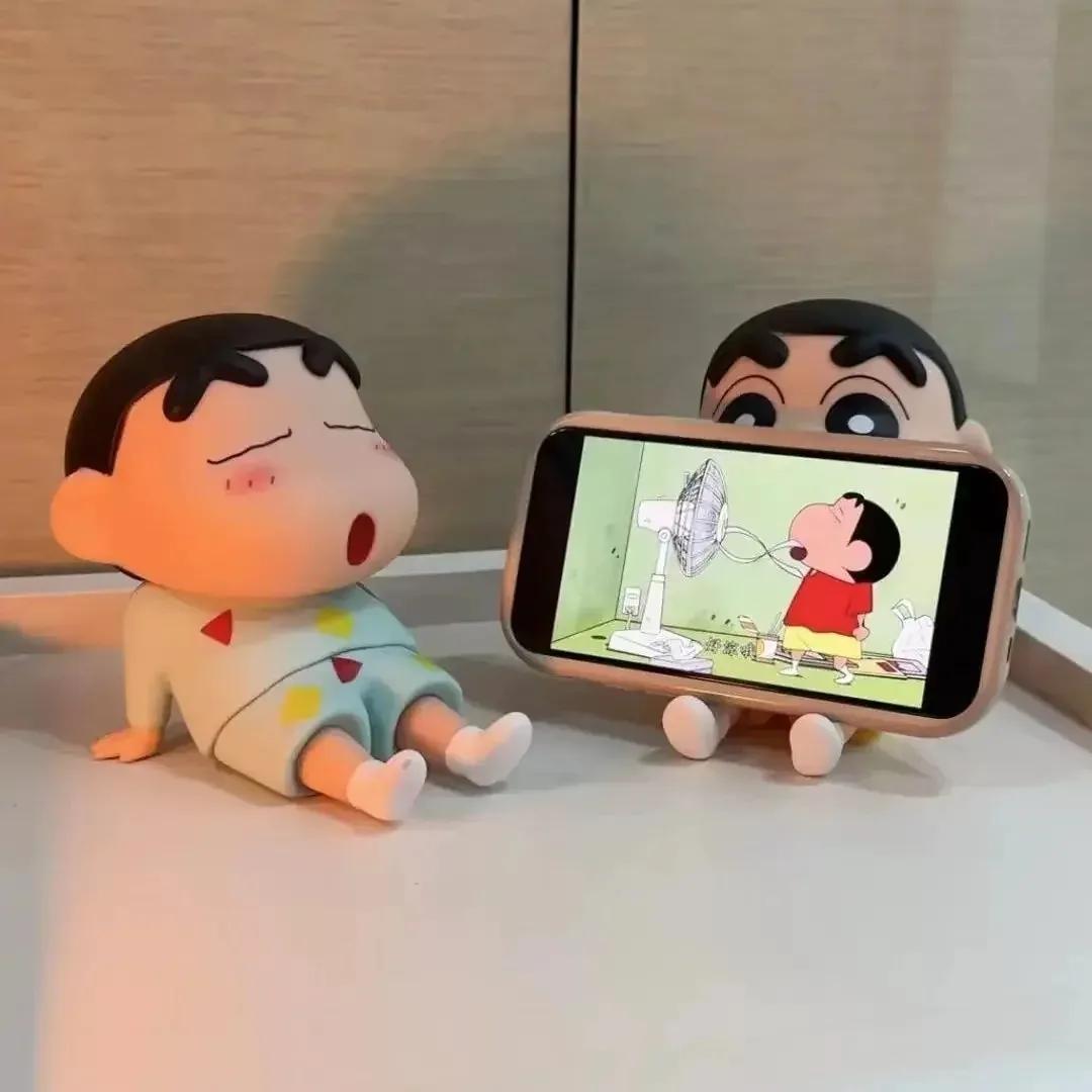 Crayon Shin-Chan figurines Support pour téléphone Kawaii Anime ornements de bureau dessin animé rega
