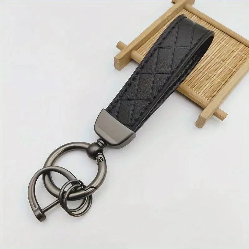 Un porte-clés de voiture pratique et élégant avec anneau en D - un pendentif tendance pour hommes et femmes à accrocher sur leurs clés de voiture