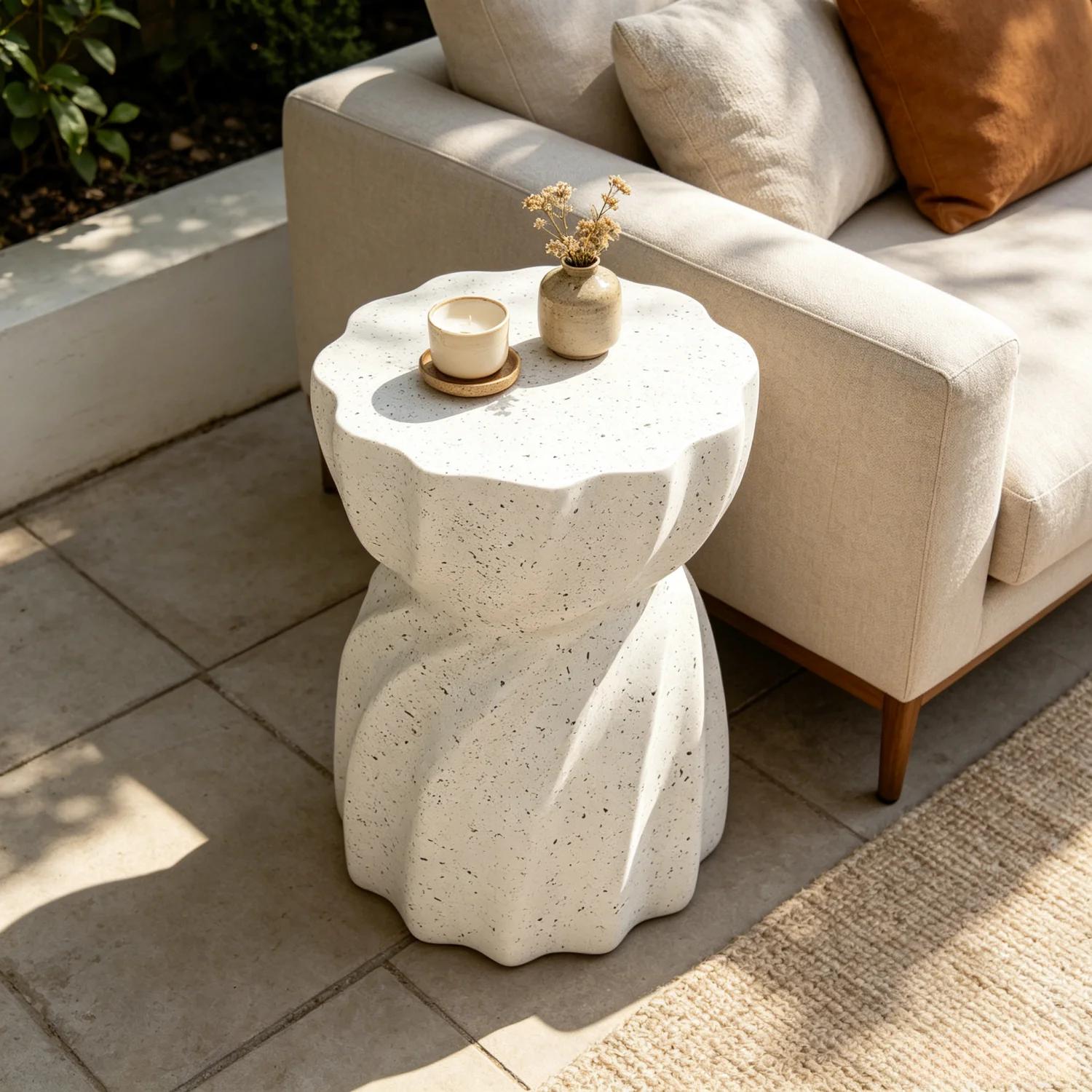 Table d'appoint contemporaine en béton léger