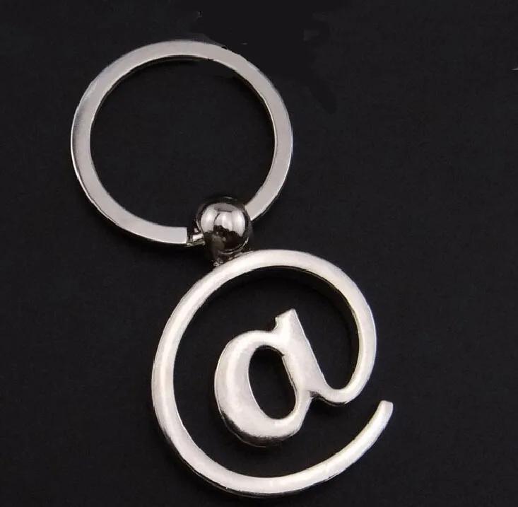 Porte-clés en métal avec lettres