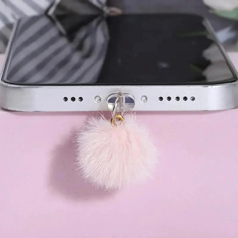 1 bouchon anti-poussière en silicone avec décoration boule en peluche, un accessoire de téléphone élégant, une décoration pour téléphone, protège le port