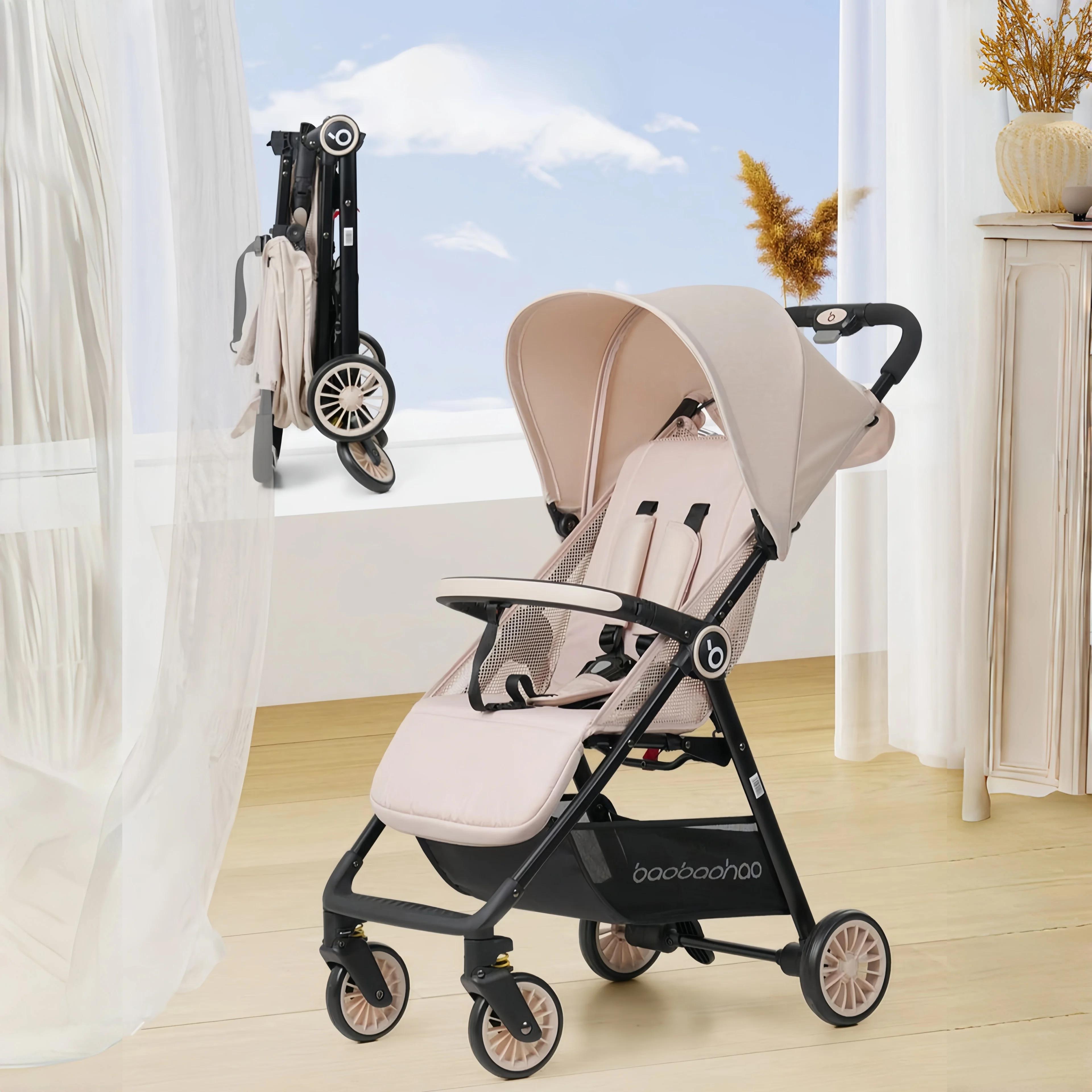 La poussette pour bébé est légère