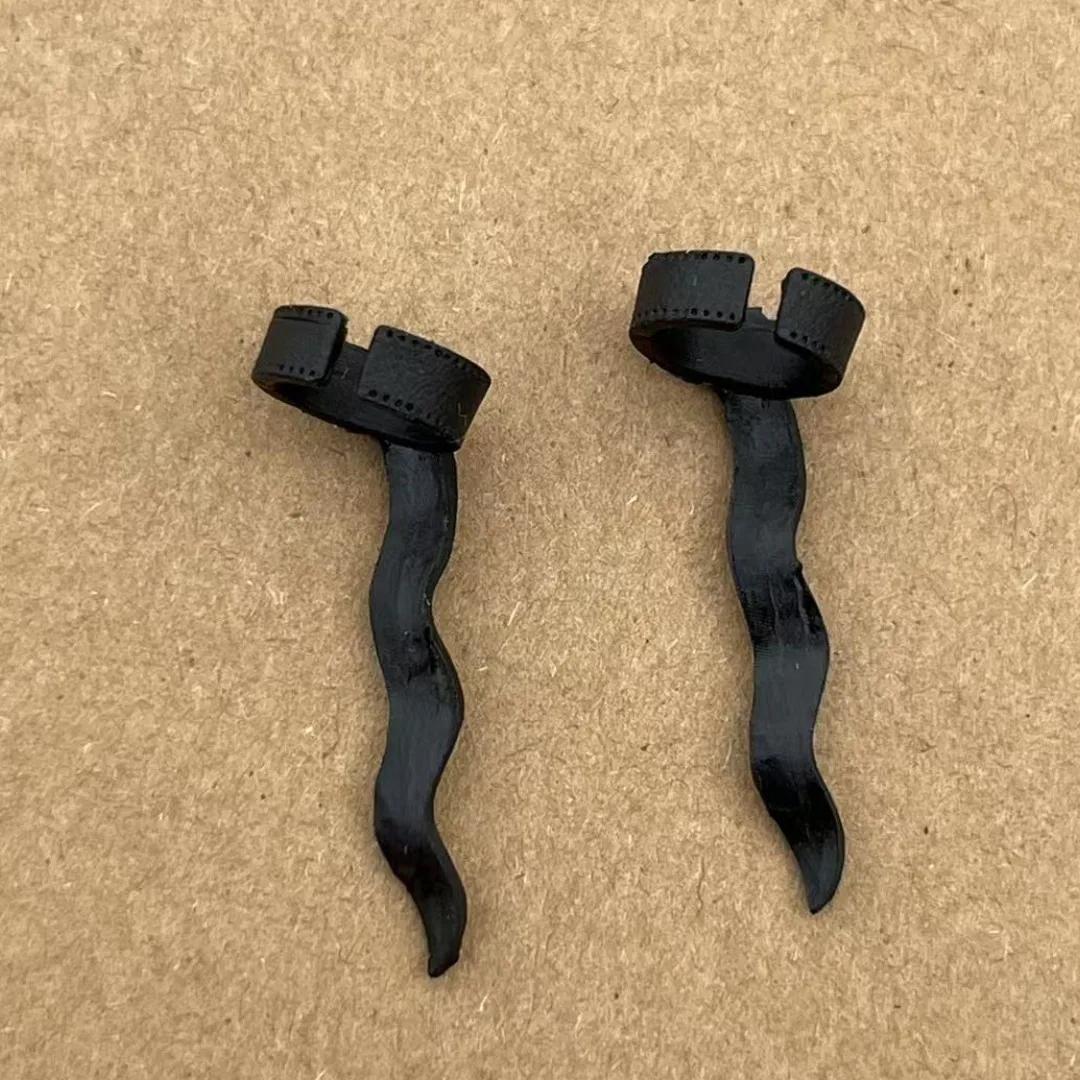 Boucles d'oreilles de poupée monstre