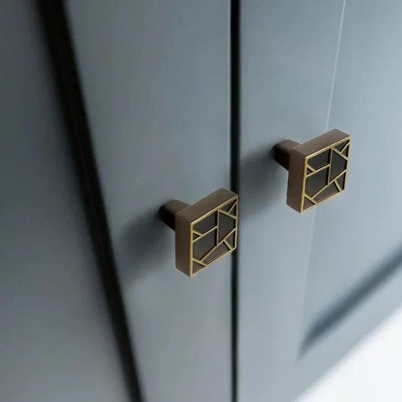 Poignée de porte de placard