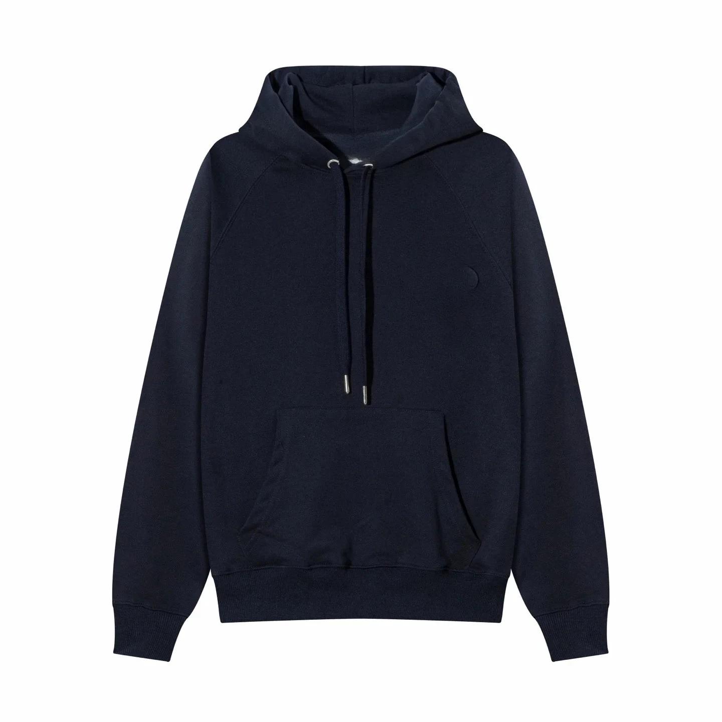 Les Français adorent les sweats à capuche brodés pour hommes et femmes. Les couples décontractés et