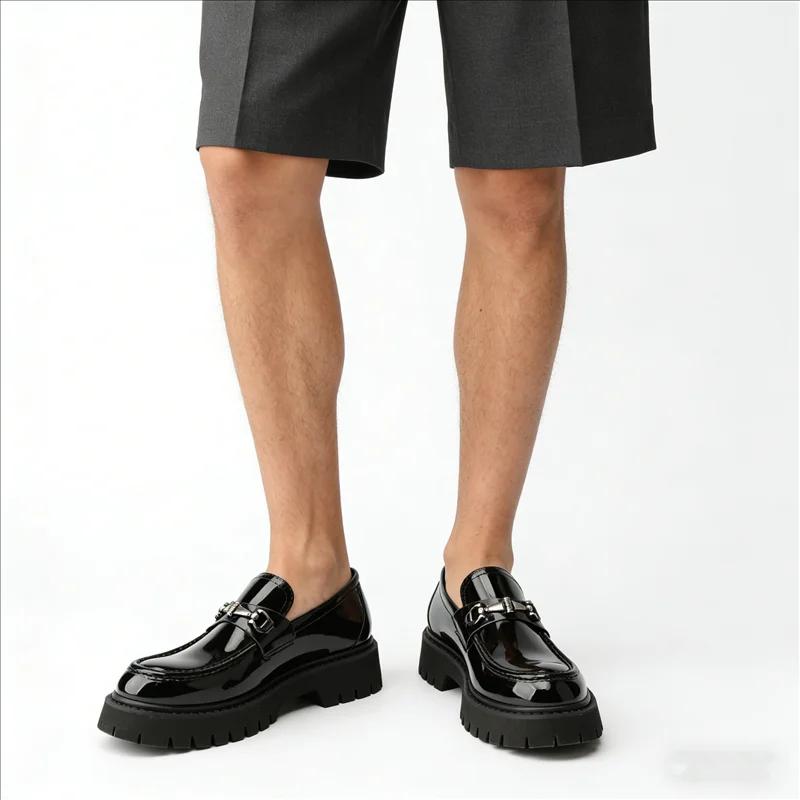 Chaussures en cuir pour hommes à décoration métallique, grande taille, style mode, à talon épais et