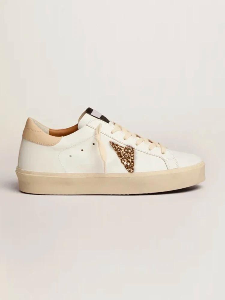 Chaussures de basket usagées avec amortissement pour l'absorption des chocs