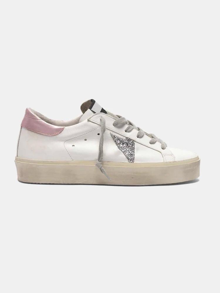Chaussures de basket usagées avec amortissement pour l'absorption des chocs