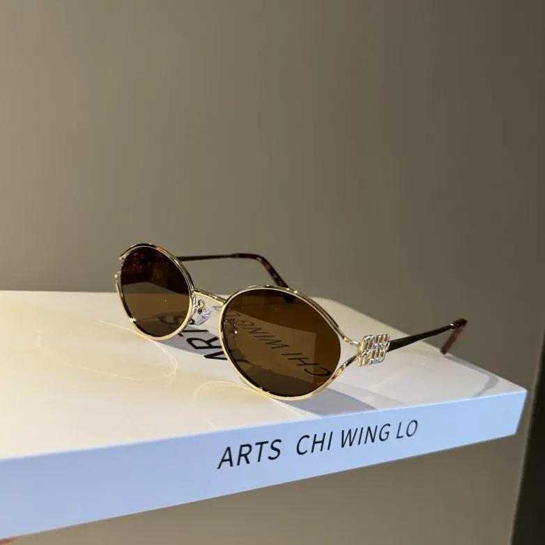 Nouvelle marque de mode lunettes de soleil ovales pour femmes rétro petit cadre femme homme métal lu