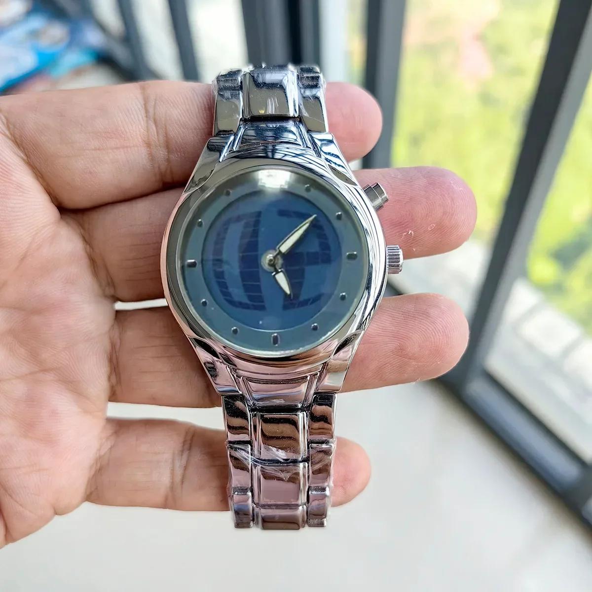 Montre à Quartz rouge couleur carré Y2K pointeur numéro double affichage en acier personnaliser mont
