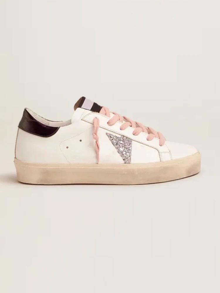 Chaussures de basket usagées avec amortissement pour l'absorption des chocs
