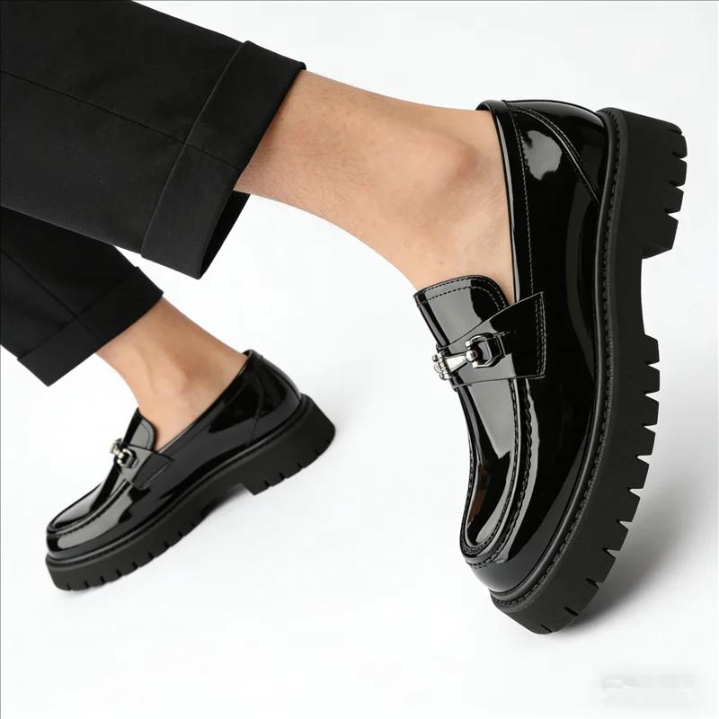 Chaussures en cuir pour hommes à décoration métallique, grande taille, style mode, à talon épais et