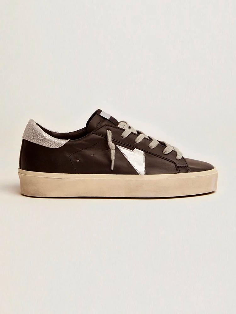 Chaussures de basket usagées avec amortissement pour l'absorption des chocs