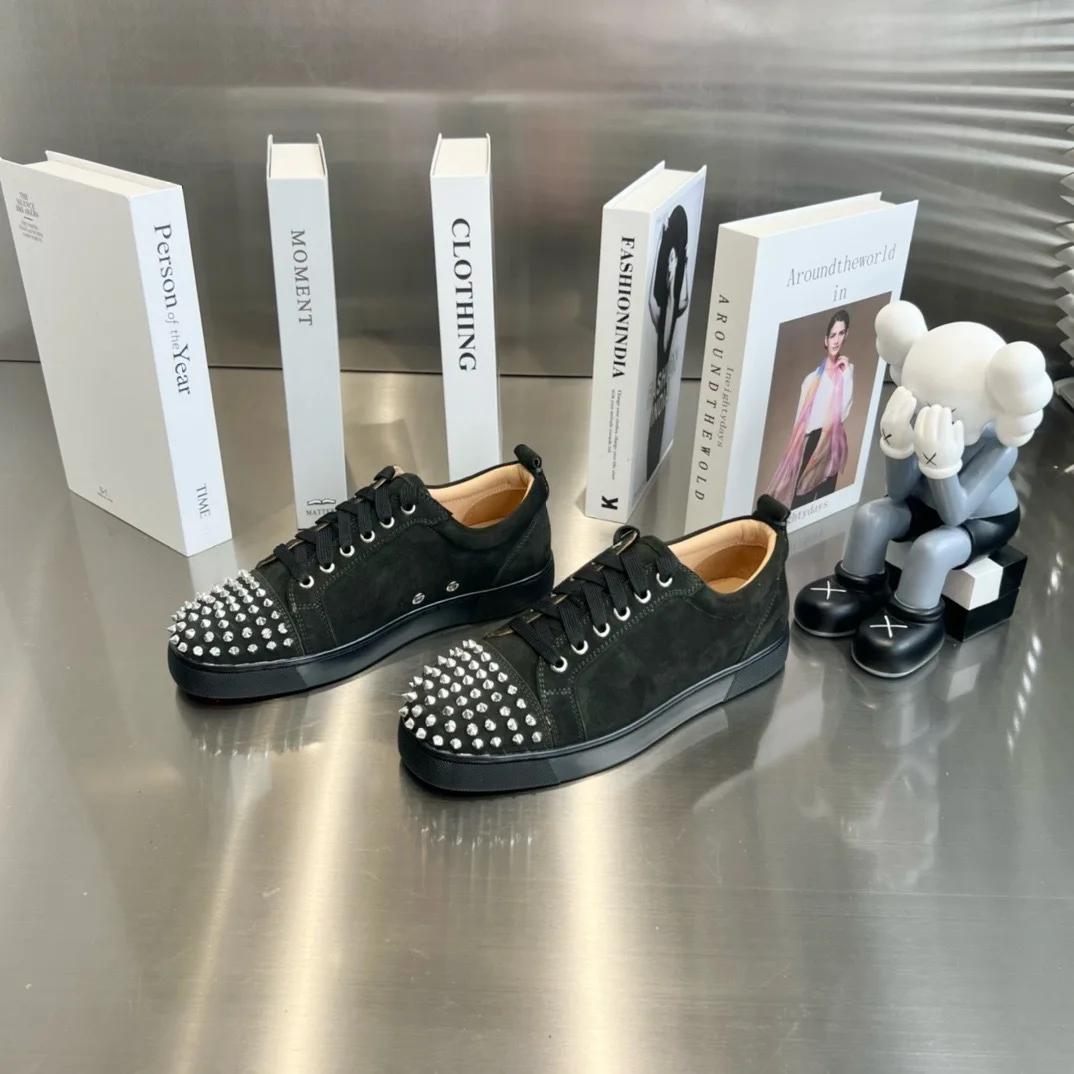 Nouvelles baskets basses de luxe en cuir blanc pour hommes avec pointes sur les orteils, semelles ro