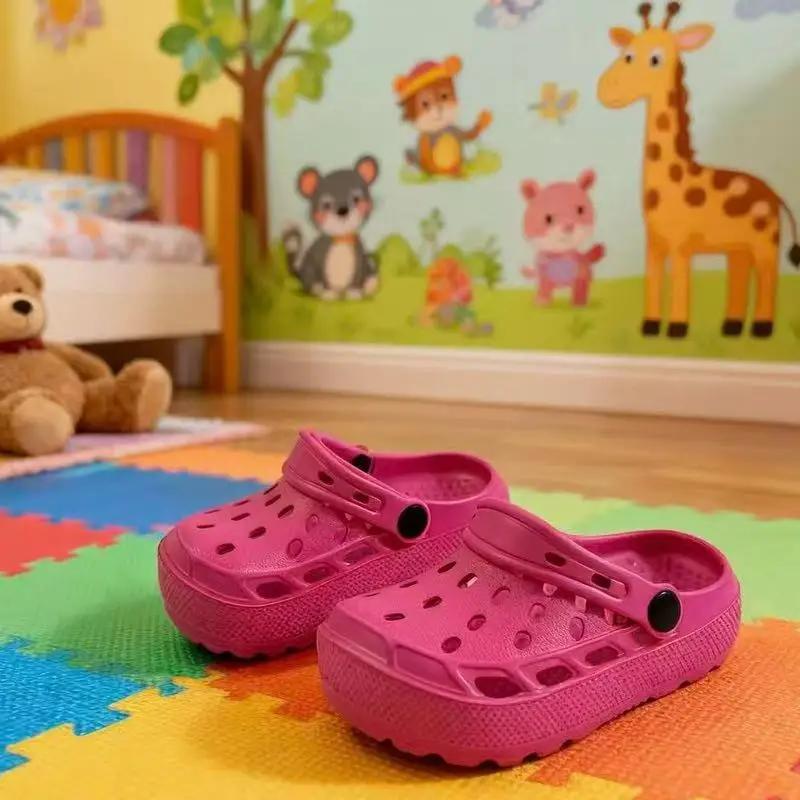 Sabots roses découpés pour filles, chaussures d'intérieur antidérapantes à semelle souple pour enfan