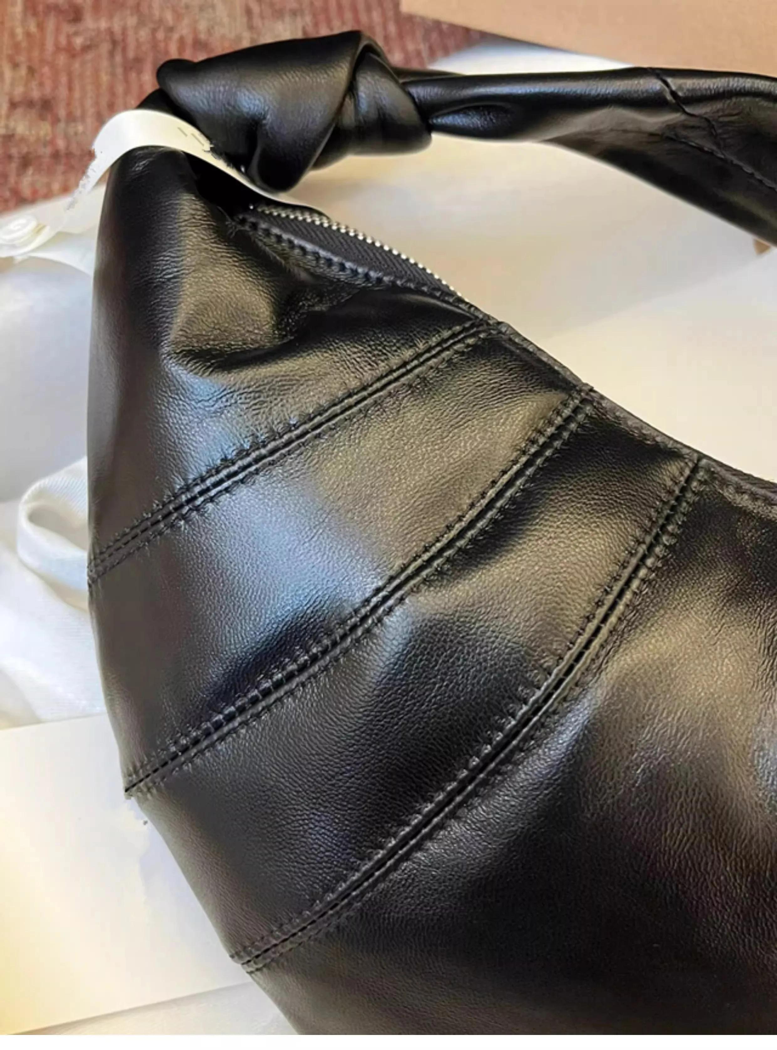 Nouveau modèle 2026 : Sac croissant sous le bras en peau de mouton, mini sac croissant porte-bonheur