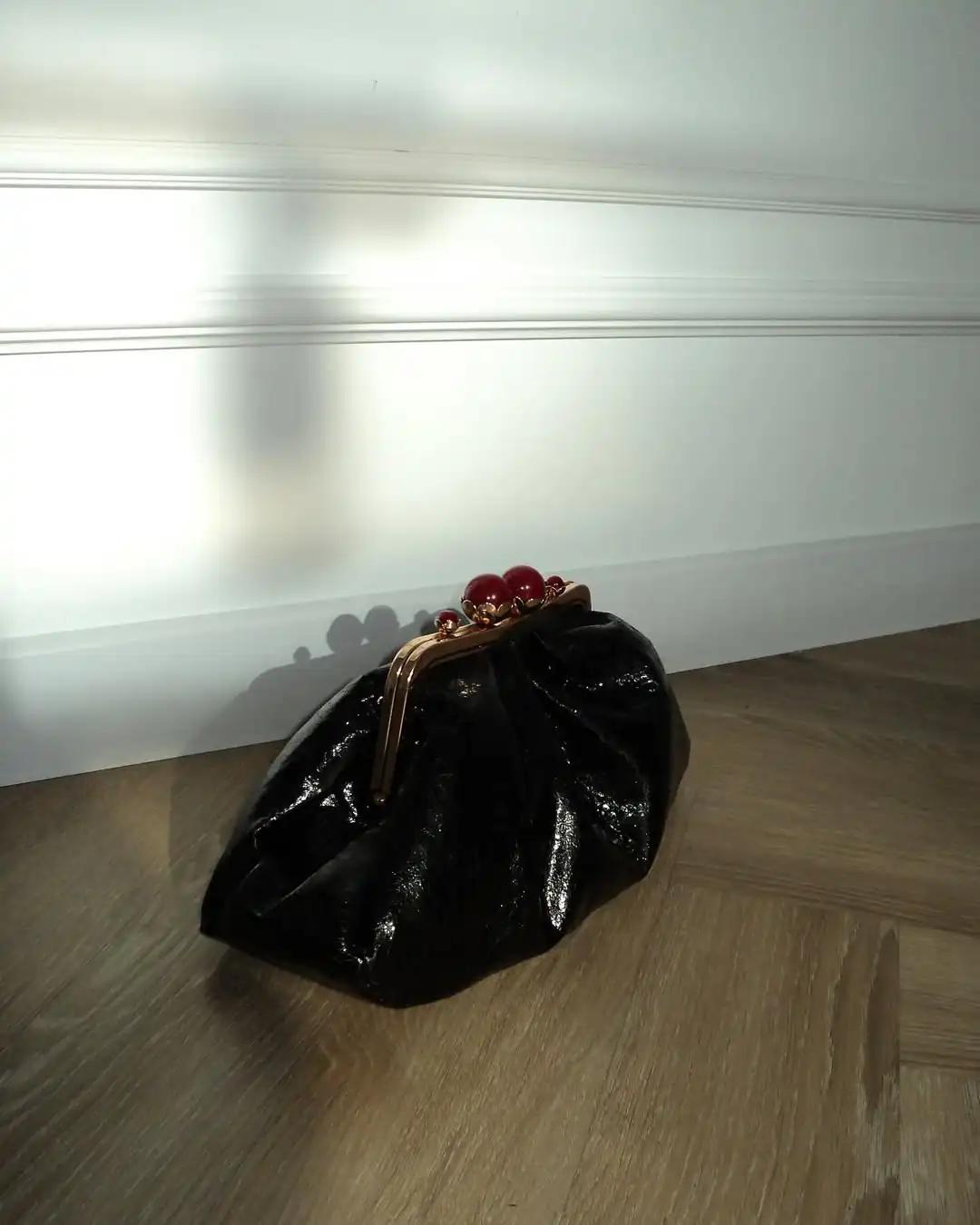 Sac à main LOST IN VINTAGE grand format 37x25x8cm en cuir de qualité supérieure, sac verni, fermetur