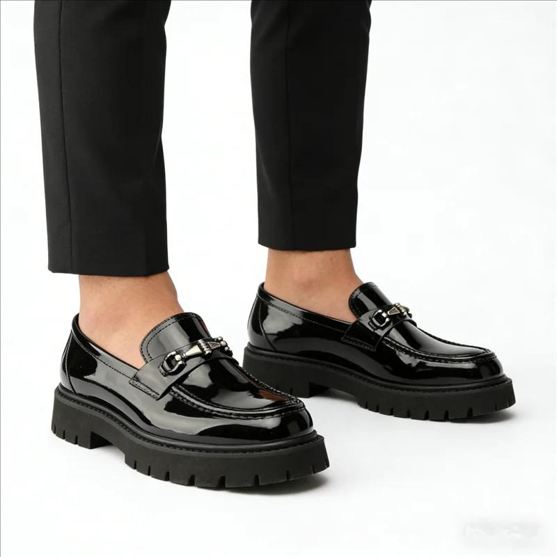 Chaussures en cuir pour hommes à décoration métallique, grande taille, style mode, à talon épais et