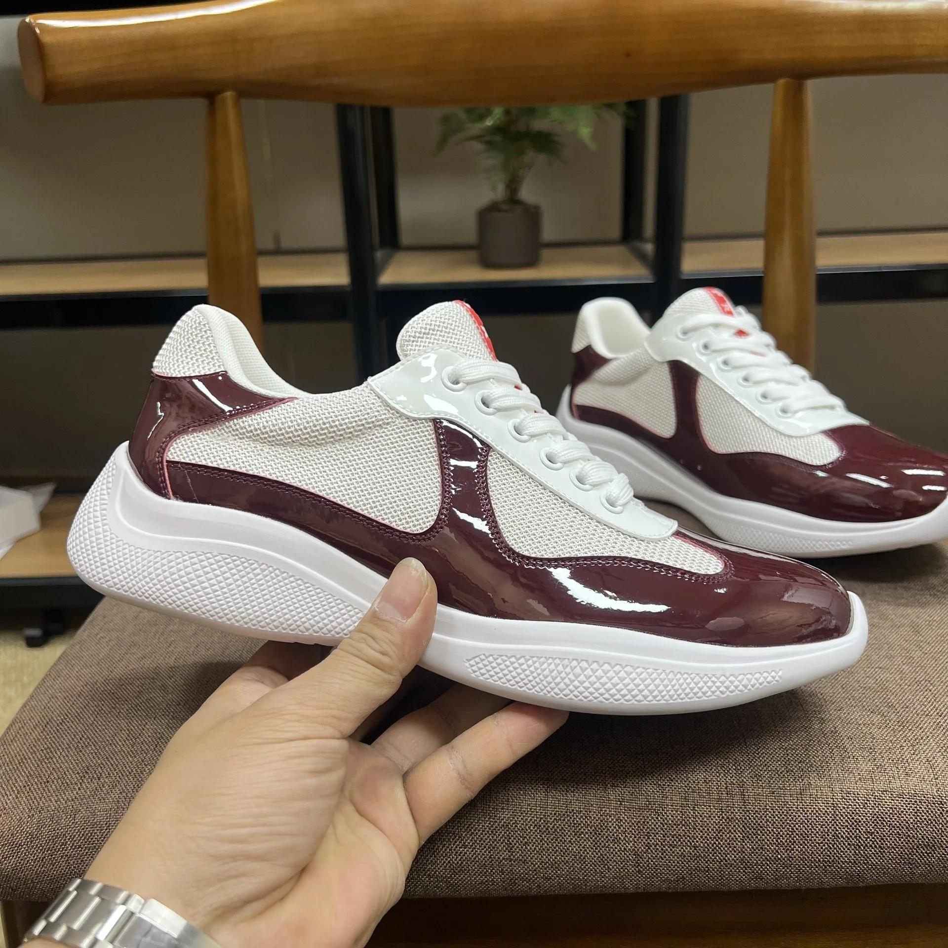 Nouvelles baskets décontractées pour hommes 2026 en cuir verni brillant avec empiècements en maille